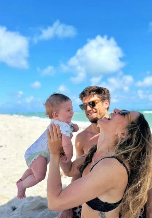 Jimena Barón mostró por primera vez la carita de su hijo Arturo.