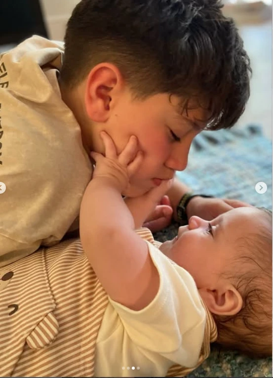 Jimena Barón mostró por primera vez la carita de su hijo Arturo.