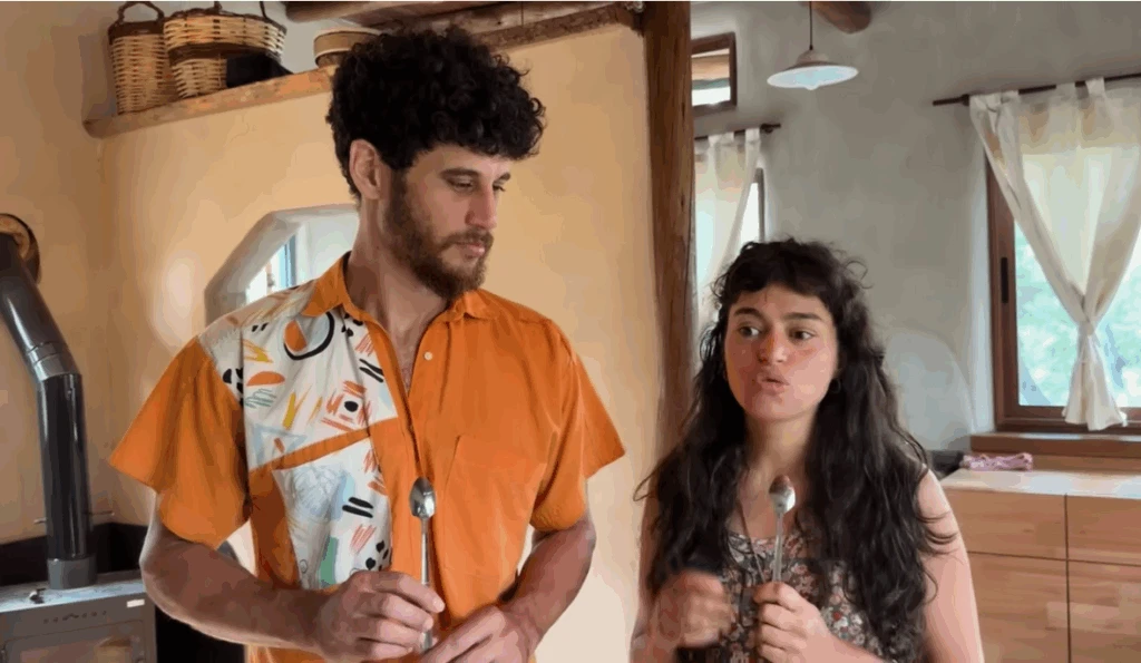 Jerónimo Weich presentó a su pareja y habló del cambio de vida que lo llevó a construir una casa de barro en Córdoba