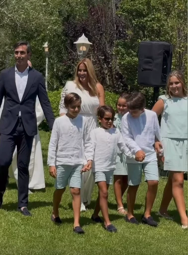 Foto familiar en un bautismo