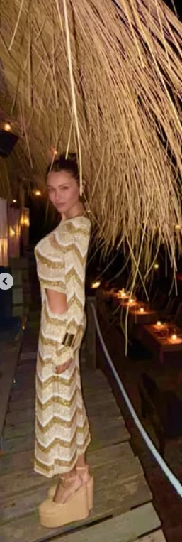 El look de Pampita que marca el regreso de las plataformas.