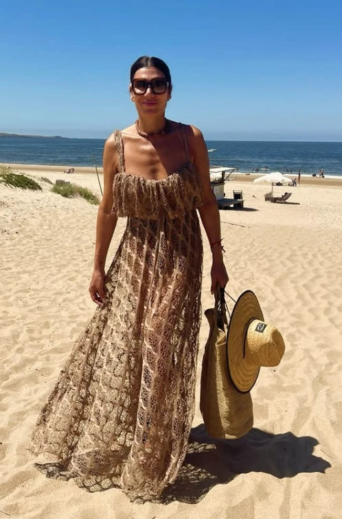 El look boho de Flor de la V para llegar a la playa.