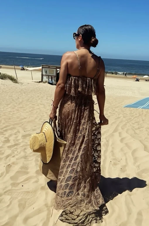 El look boho de Flor de la V para llegar a la playa.