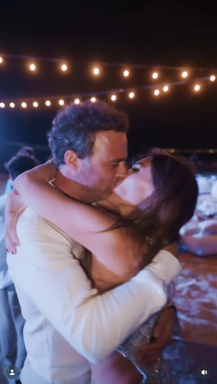 Pampita celebró sus 48 años con una noche mágica frente al mar