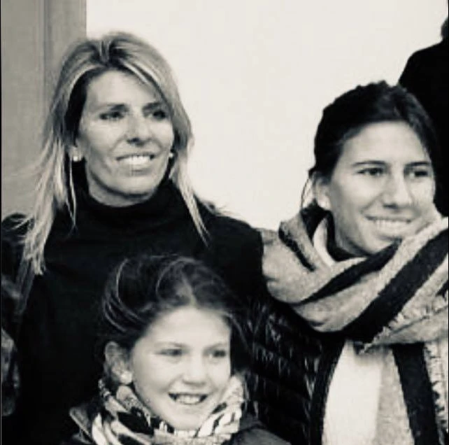 Sandra Arroyo Salgado y sus hijas Iara y Kala