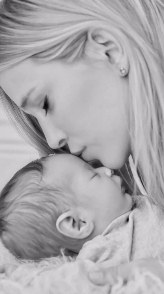 Luisana con Elías recién nacido.