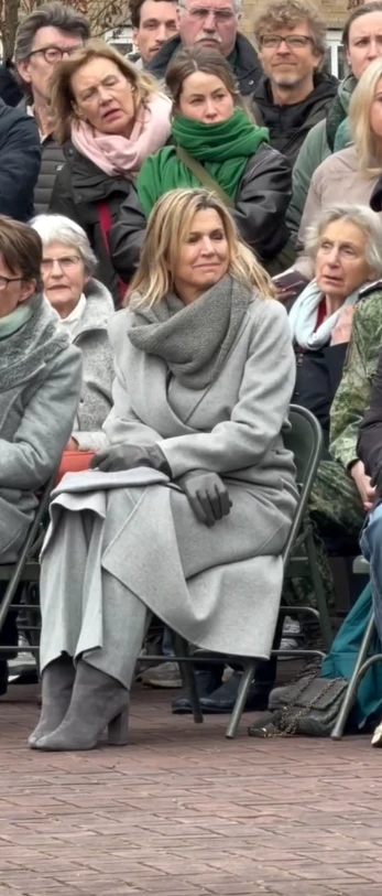 El emotivo abrazo de la princesa Amalia con su madre, la reina Máxima.