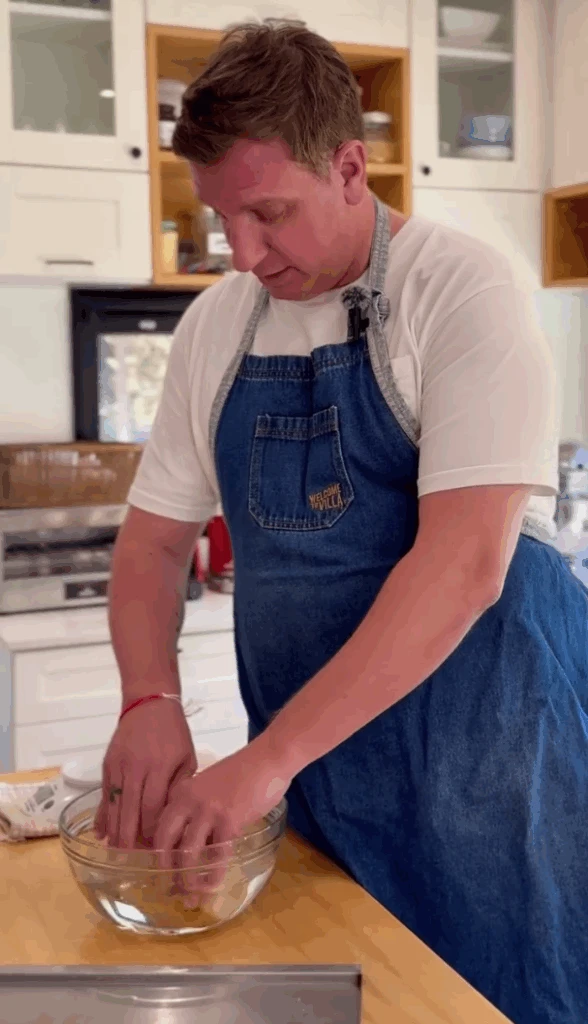 El truco de Maxi López para revivir el pan duro que aprendió en MasterChef