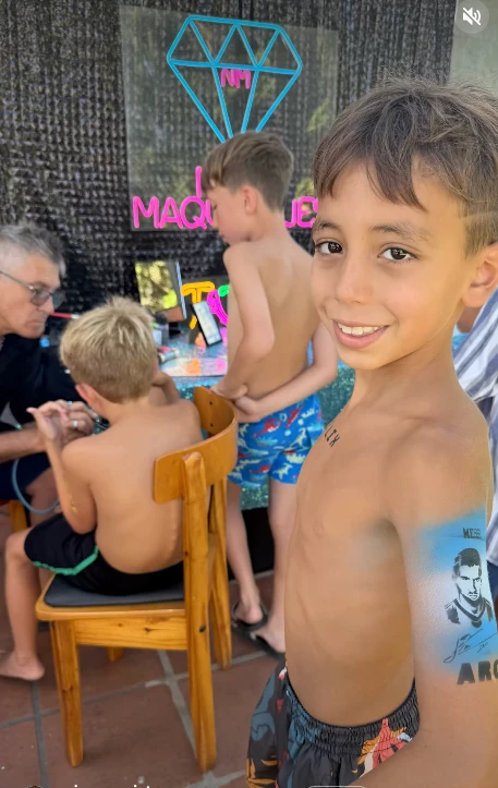 El cumpleaños futbolero de Félix, el hijo de Ximena Capristo