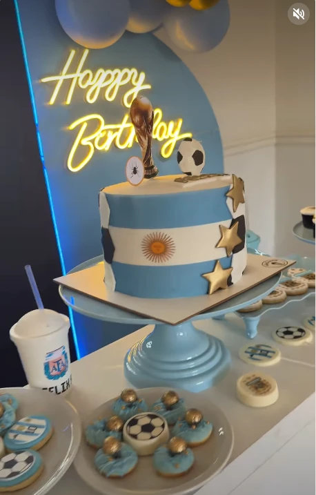 El cumpleaños futbolero de Félix, el hijo de Ximena Capristo