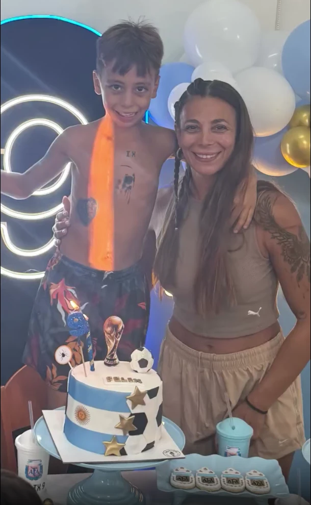 El cumpleaños futbolero de Félix, el hijo de Ximena Capristo