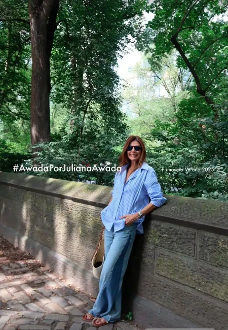 Juliana Awada y su look protagonizado por la camisa rayada. 