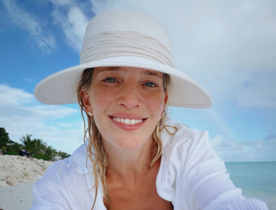 Luisana Lopilato y el poder del traje de baño negro: el clásico elegante que nunca falla