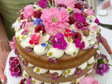 Cómo preparar flores comestibles: la receta ideal para decorar tus tortas