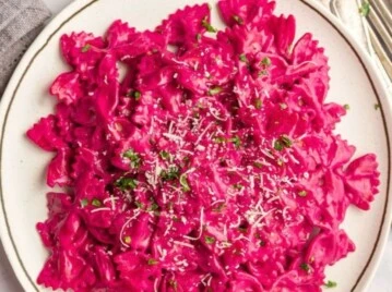 Pasta rosa: una receta simple con salsa de remolacha