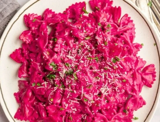 Pasta rosa: una receta simple con salsa de remolacha