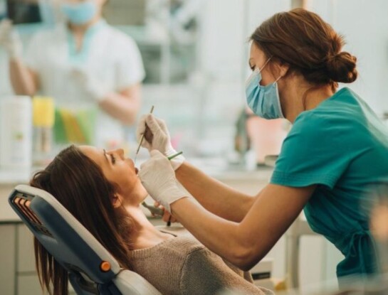 Lo que comemos y la salud bucal: qué cambia con la nueva guía alimentaria de EE.UU.