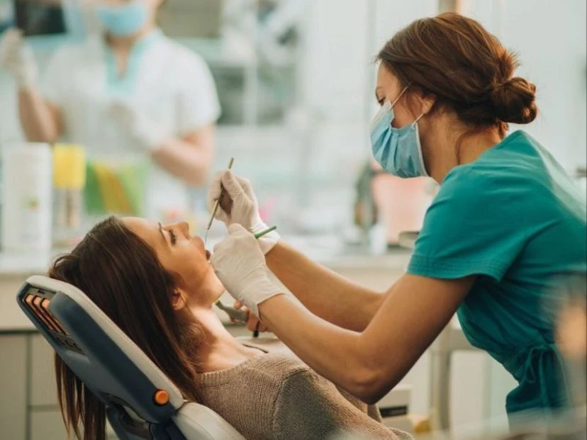 Lo que comemos y la salud bucal: qué cambia con la nueva guía alimentaria de EE.UU.