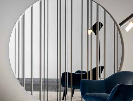 Espejos extra grandes: la tendencia 2026 que agranda, ilumina y decora los ambientes 