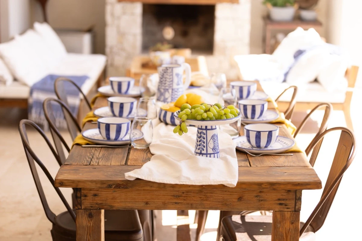 La mesa de encuentros en la galería. 
