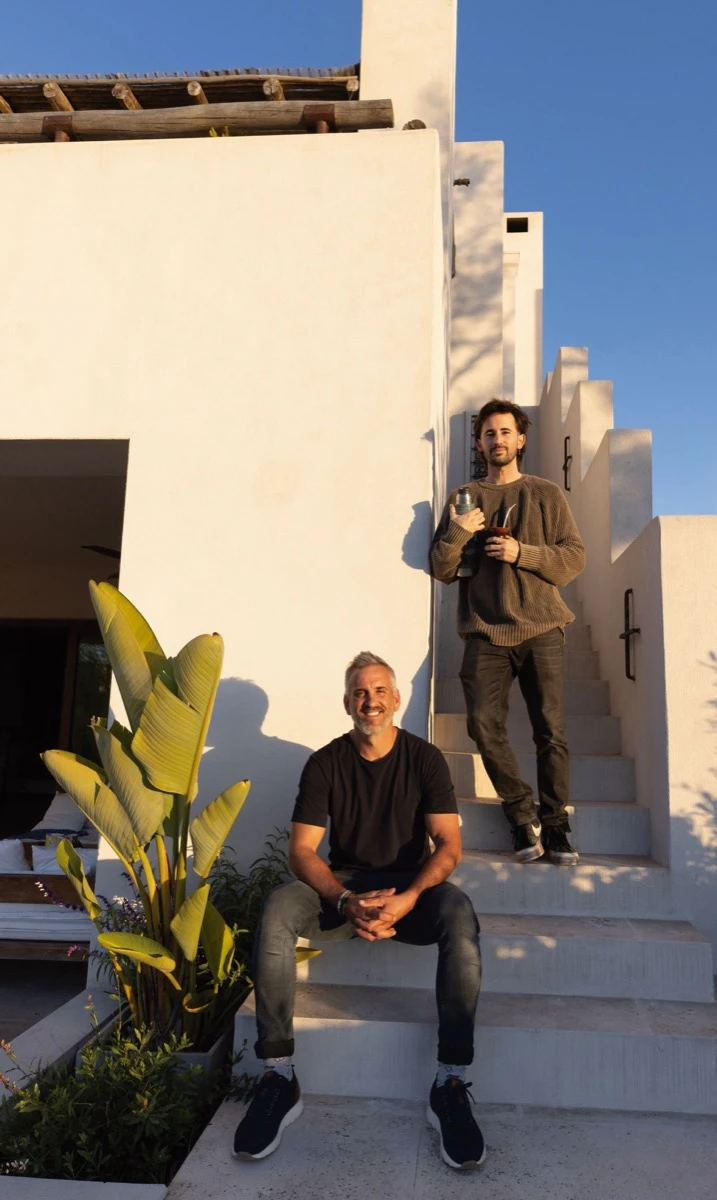 Los arquitectos Federico Parodi y Juan Cruz Alfaras del estudio Altherra. 