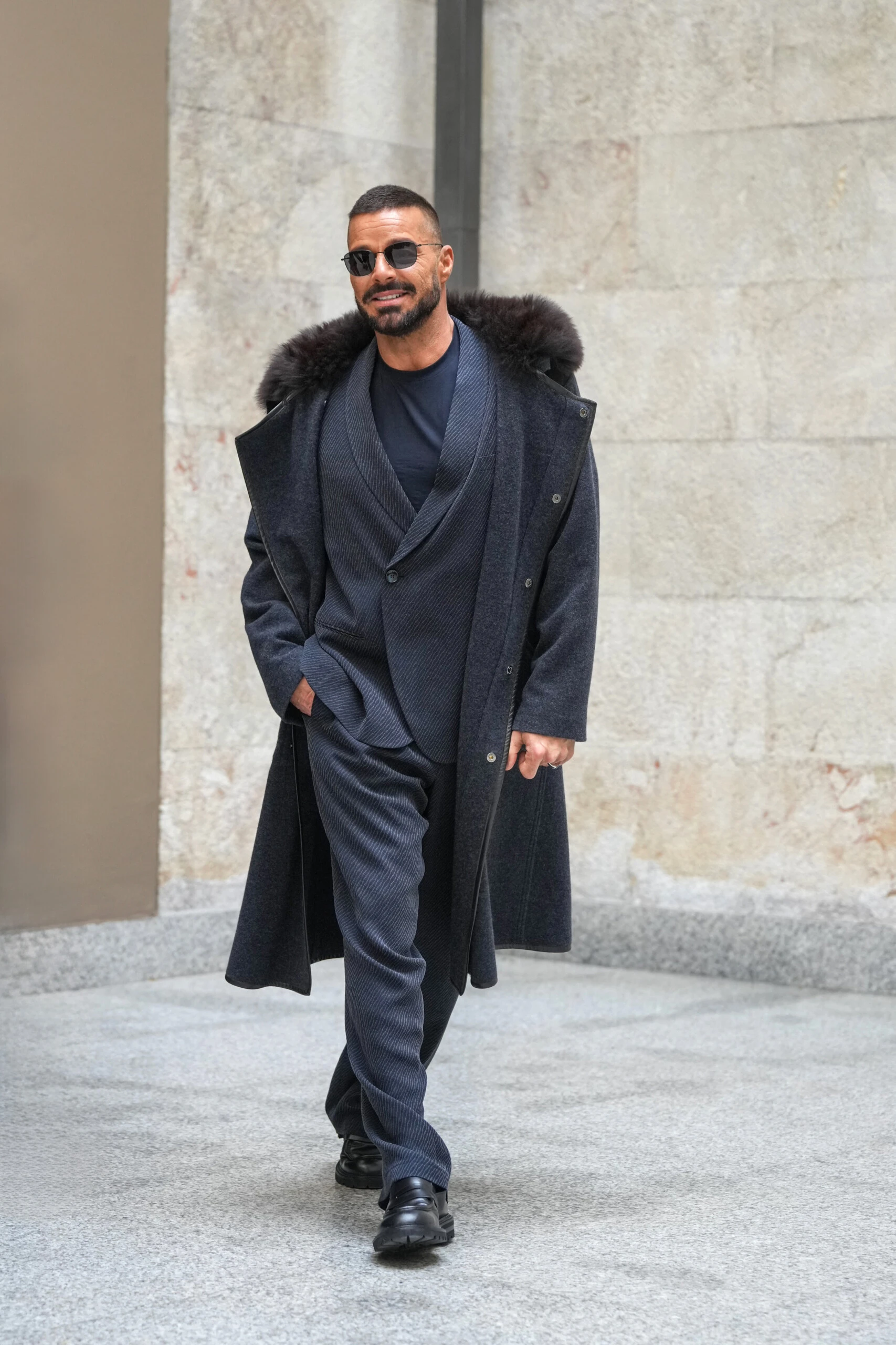 Ricky Martin llegando al desfile de Giorgio Armani en Milan, Italia.