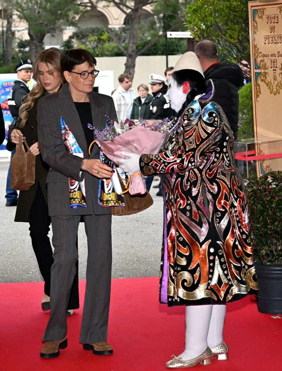 El look de la princesa Estefanía de Mónaco. 