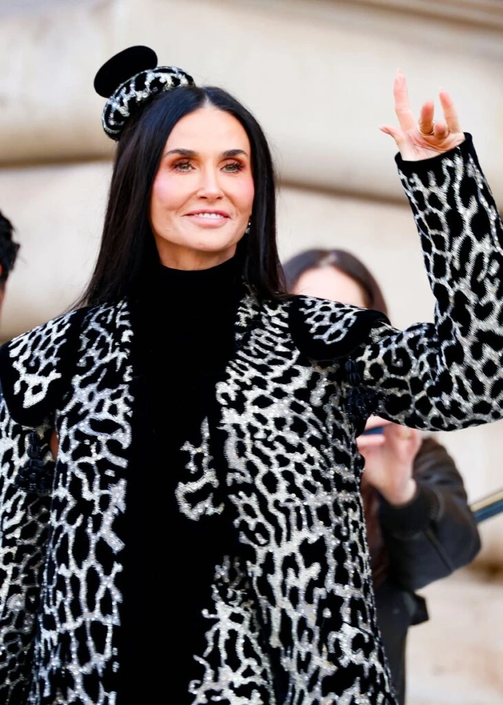 Demi Moore en el desfile de Schiaparelli en Paris Fashion Week