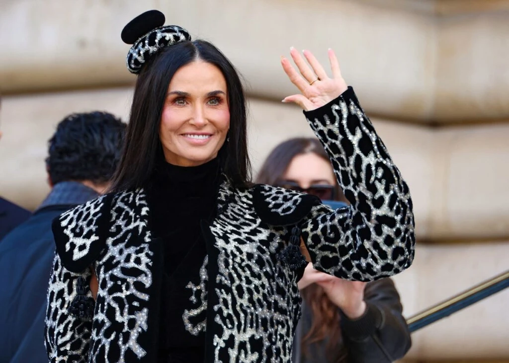 Demi Moore en el desfile de Schiaparelli en Paris Fashion Week