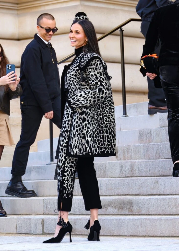 Demi Moore en el desfile de Schiaparelli en Paris Fashion Week