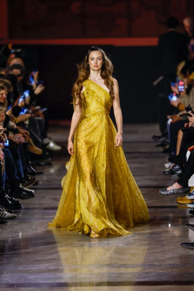 Desfile Elie Saab, colección Haute Couture primavera verano 2026