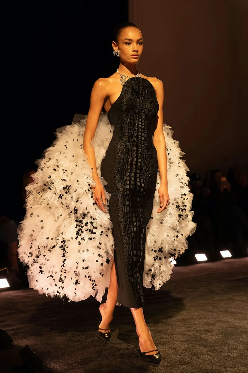 Desfile de Schiaparelli "Colección Alta Costura primavera verano 2026"en París.