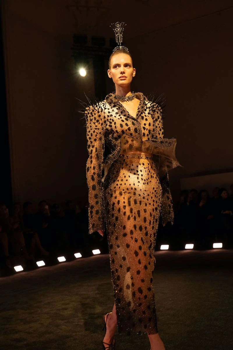 Desfile de Schiaparelli "Colección Alta Costura primavera verano 2026"en París.