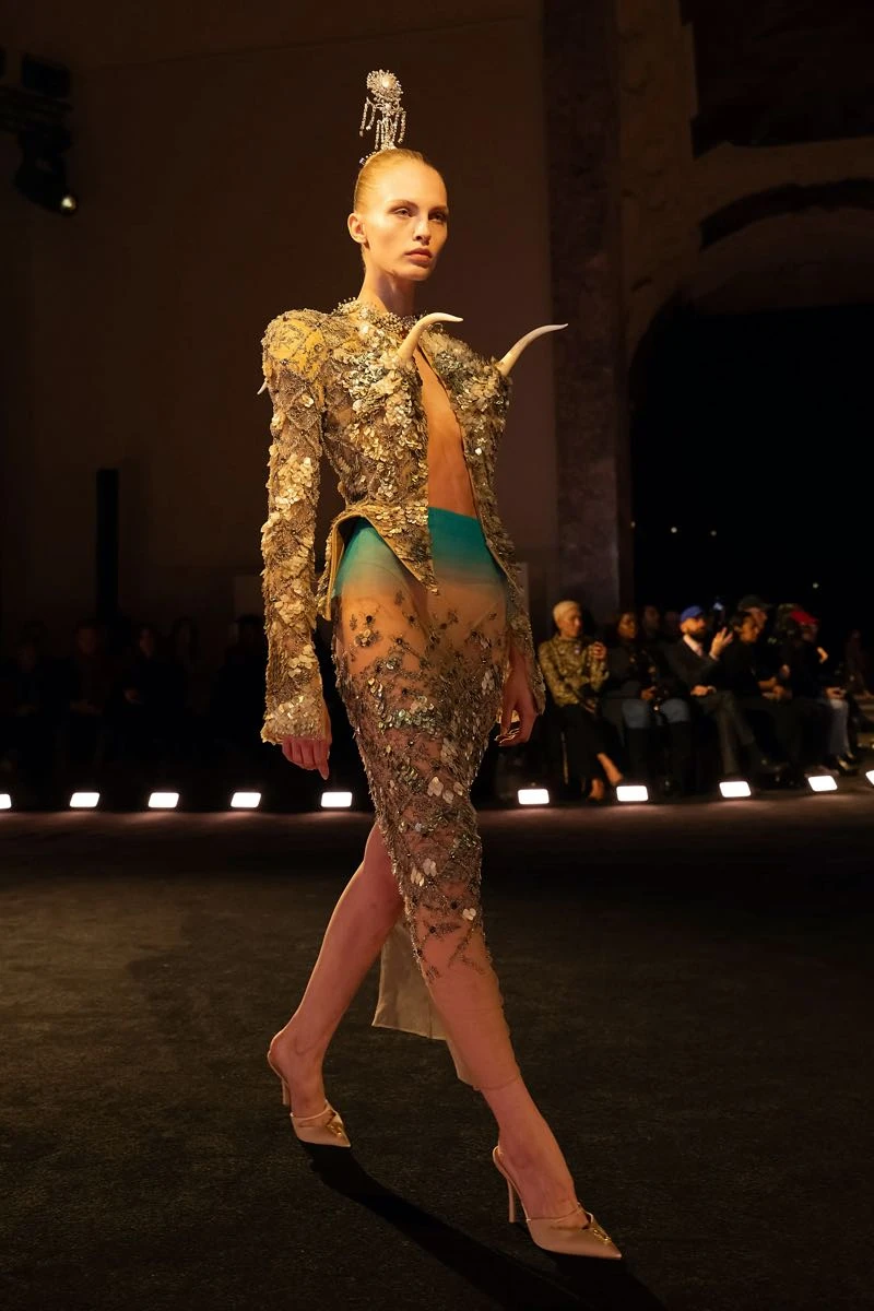 Desfile de Schiaparelli "Colección Alta Costura primavera verano 2026"en París.