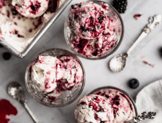 Cómo hacer helado casero de mousse de limón y frutos rojos: una receta simple a base de 4 ingredientes