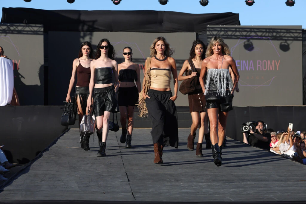 Cande Ruggeri y Soledad Solaro al frente de la pasarela.