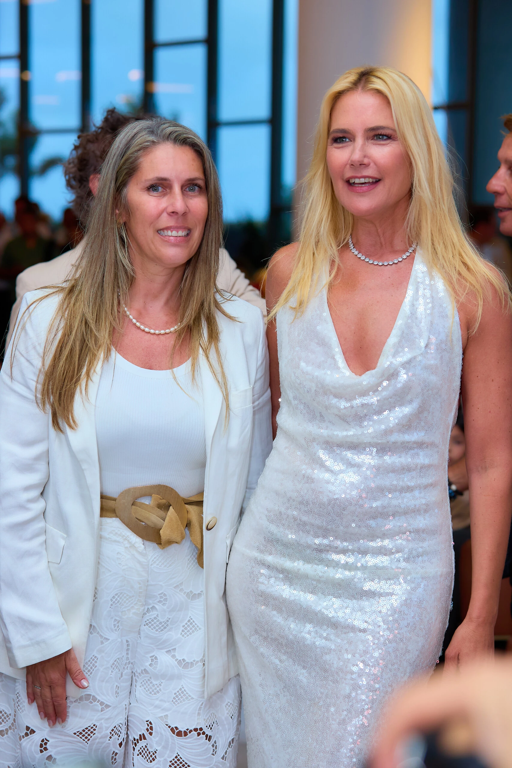 Valeria Mazza deslumbró en el Summer Runway de la Torre Trump Punta del Este con un impactante look total white