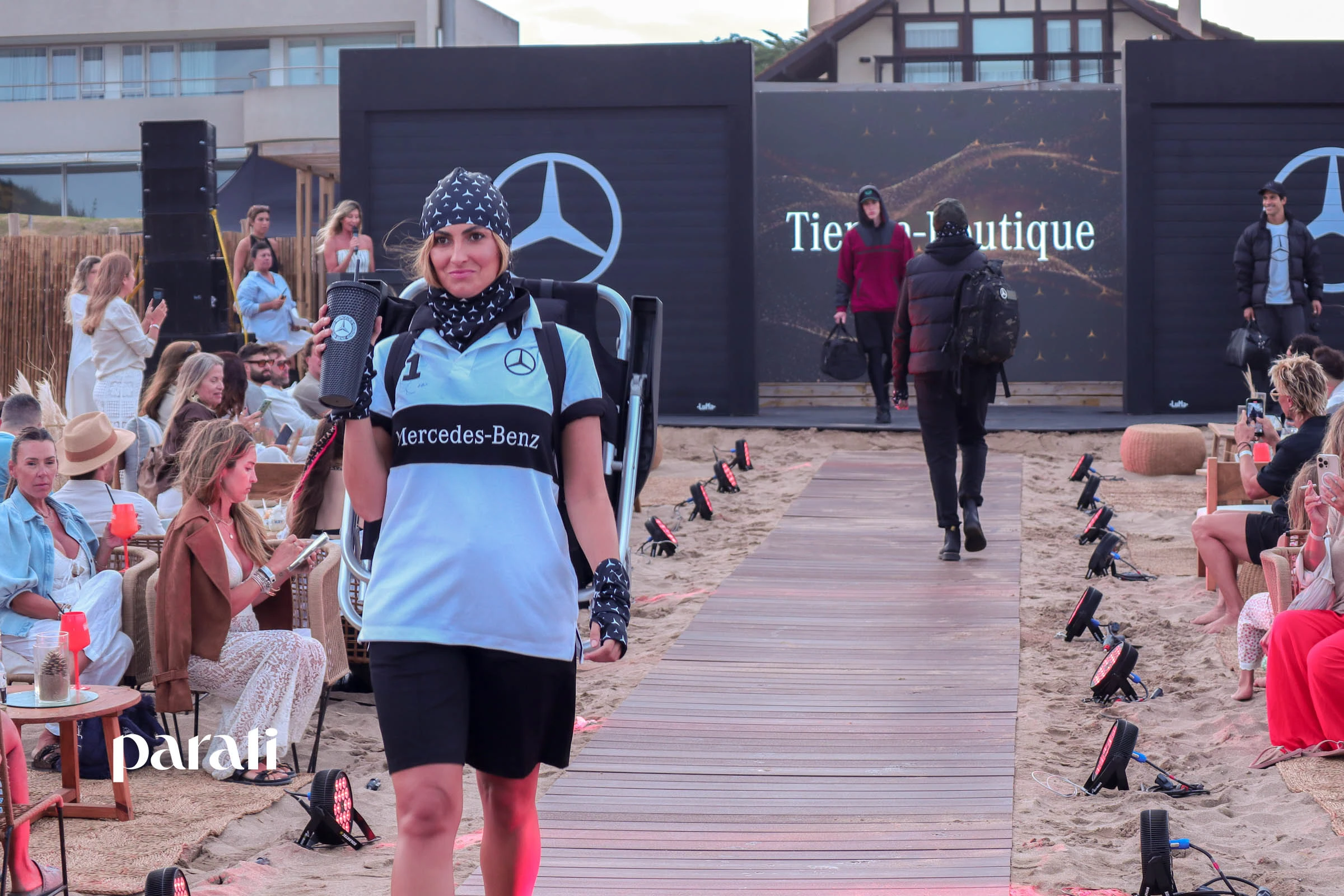 Mercedes-Benz Camiones y Buses también fue parte del diseño en la pasarela.