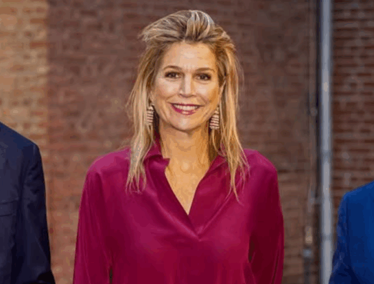 Máxima llevó el color que promete conquistar la temporada que viene: cómo se lleva el azul cobalto