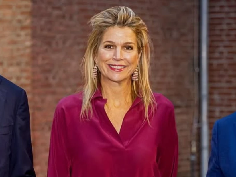 Máxima llevó el color que promete conquistar la temporada que viene: cómo se lleva el azul cobalto