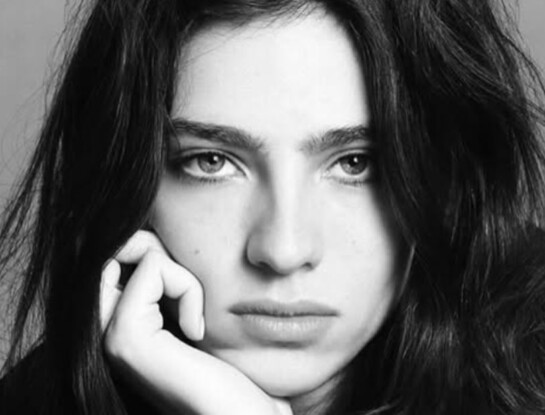 Quién es Loli Bahía, la modelo francesa que despierta rumores de romance con Rosalía