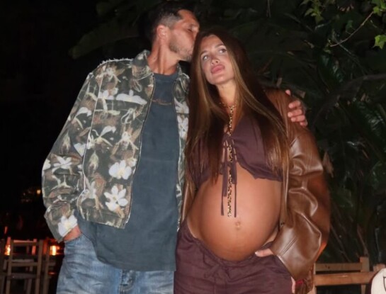 Las vacaciones de Cami Homs en la recta final de su embarazo: playa y familia