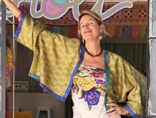 Dolores Barreiro marca tendencia y reinventa la forma de llevar un pañuelo