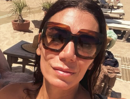 Flor de la V da cátedra de estilo con dos looks súper chic para llegar a la playa