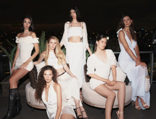 Los looks total white que marcaron el inicio del 2026 en Punta del Este: el sunset fashion de Lucas Liendo