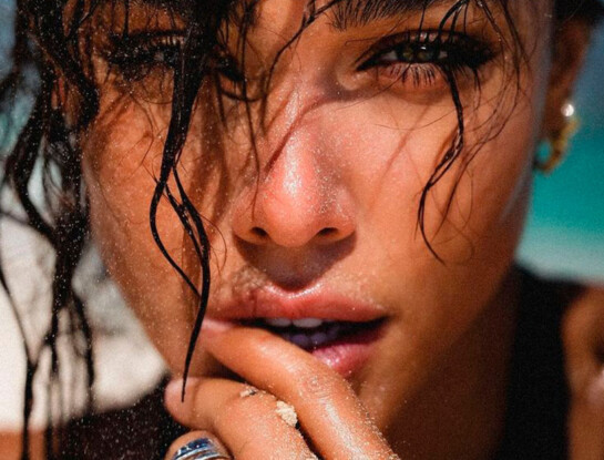 Ritual de belleza perfecto para después de un día de playa: piel y pelo hidratados sin esfuerzo
