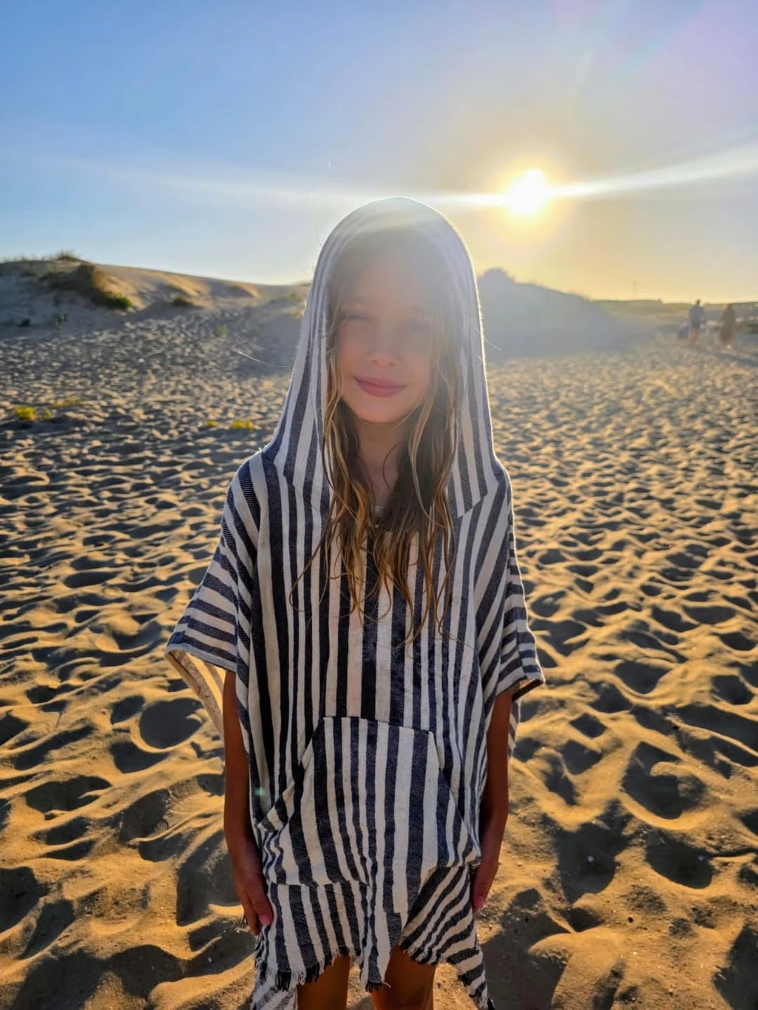 Magnolia Vicuña en Punta del Este, con su papá y Anita Espasandín