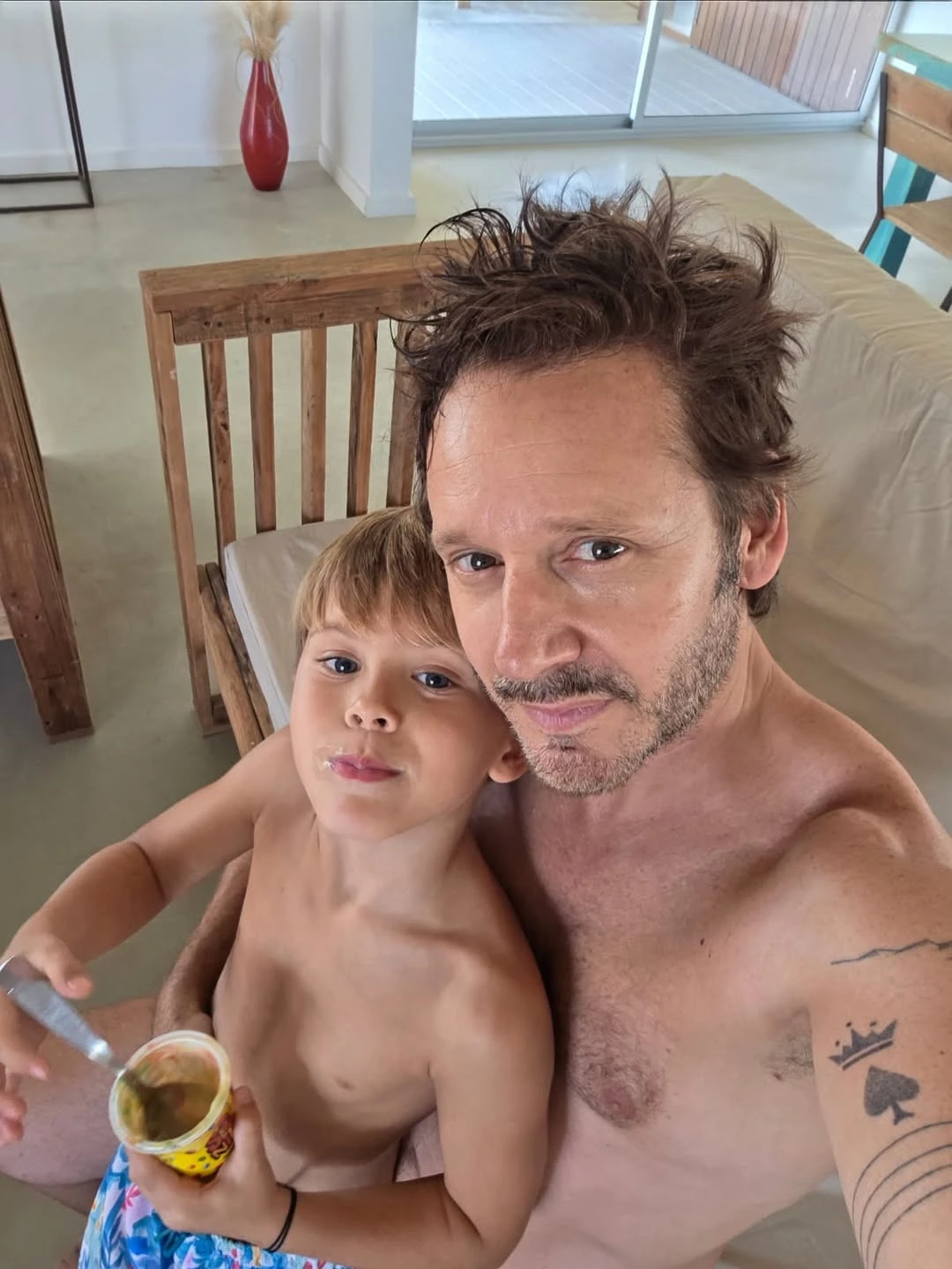 Vicuña con Amancio, disfrutando de Punta del Este juntos