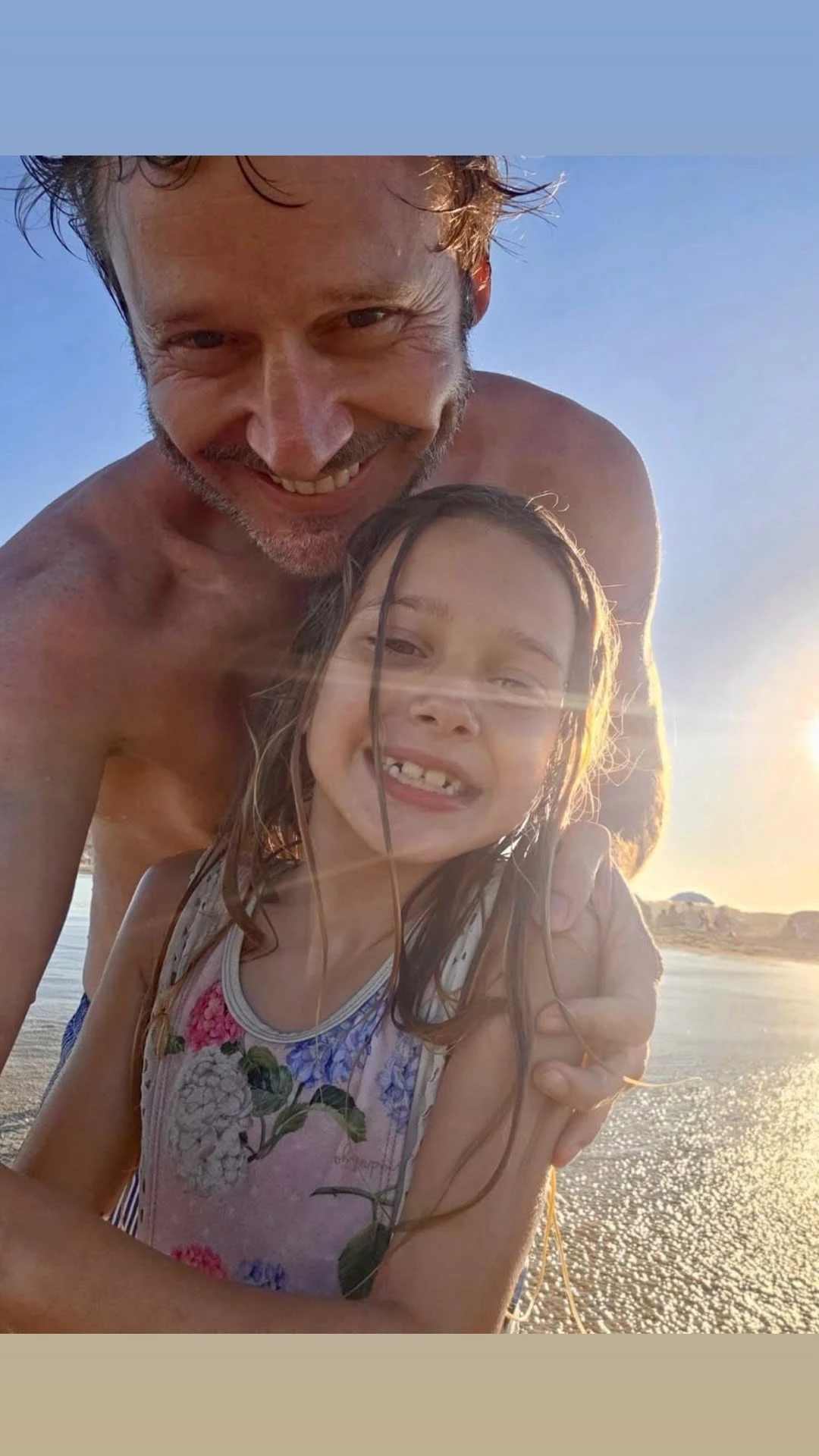 Benjamín Vicuña disfruta de unas vacaciones en Punta del Este junto a su novia Anita Espasandín y sus cinco hijos