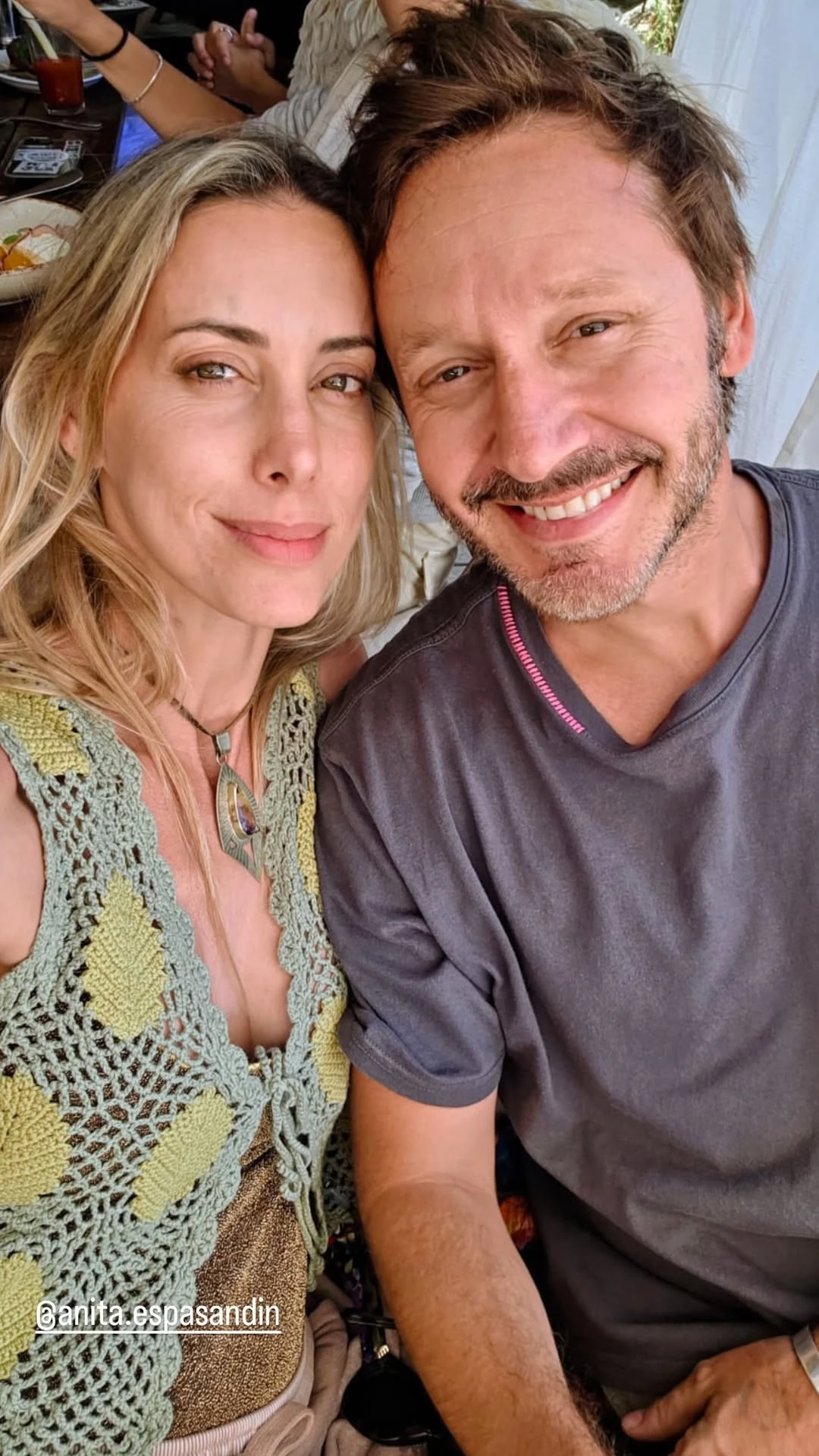 Benjamín Vicuña disfruta de unas vacaciones en Punta del Este junto a su novia Anita Espasandín y sus cinco hijos